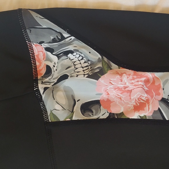 Feed Me Fight Me Leggings - Picture 3 of 5